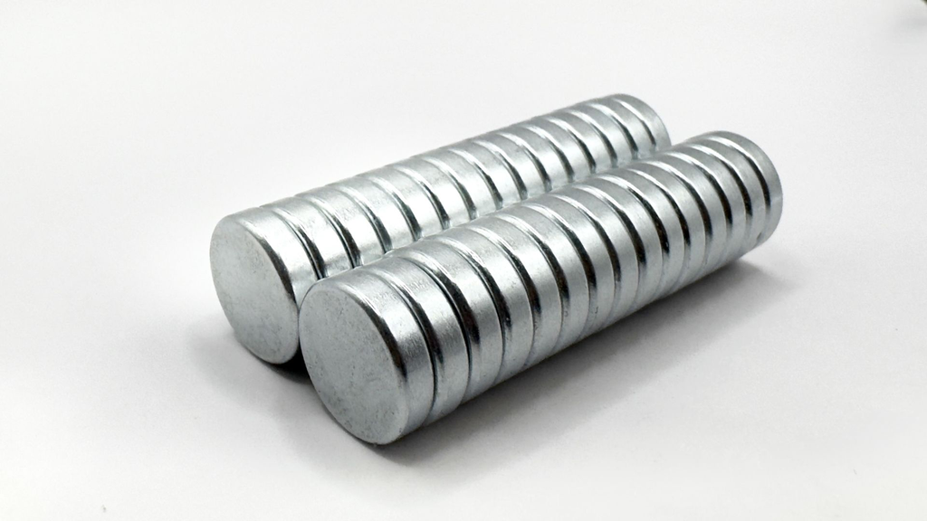 Iman de Neodimio